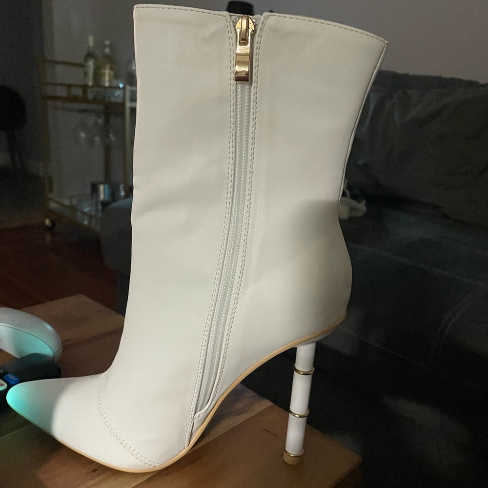 Brand new Fashion Nova white shoes size 8 but runs small more for 7.5